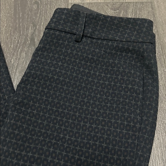 Express Women’s Editor Style Dark Gray Patterned Dress Pants - Picture 2 of 6